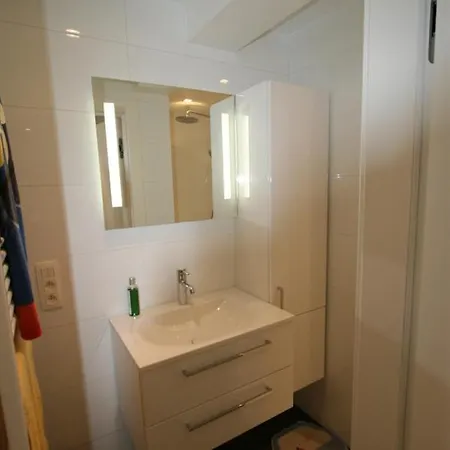 Modern Op De Zeedijk Met 2 Slaapkamers Te